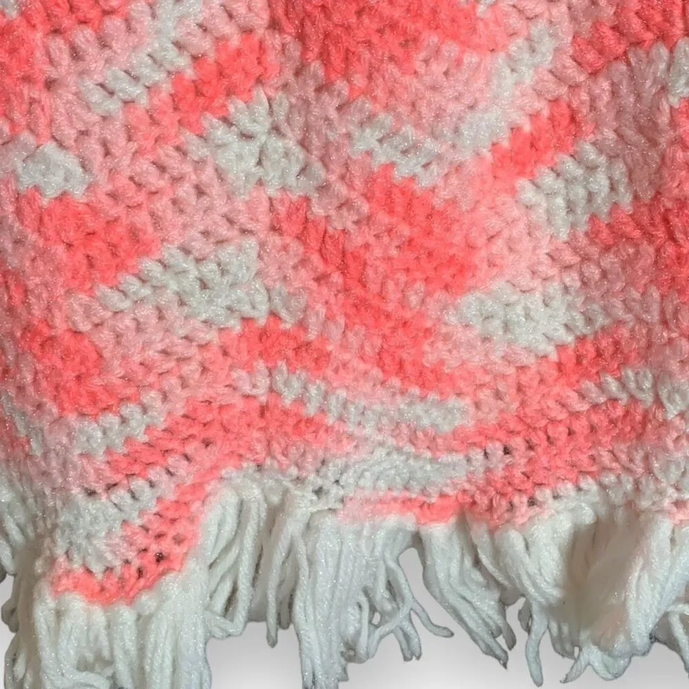 Vintage Hand Knit Chunky Poncho Cape‎ White Light Pastel Pink Zig Zag Stripe